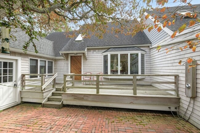 Building Photo - 540 River Rd