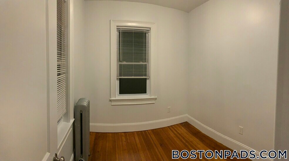 Building Photo - 122 Columbia St