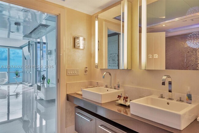 Building Photo - 17121 Collins Ave