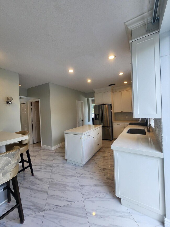 Building Photo - 18860 La Costa Ln