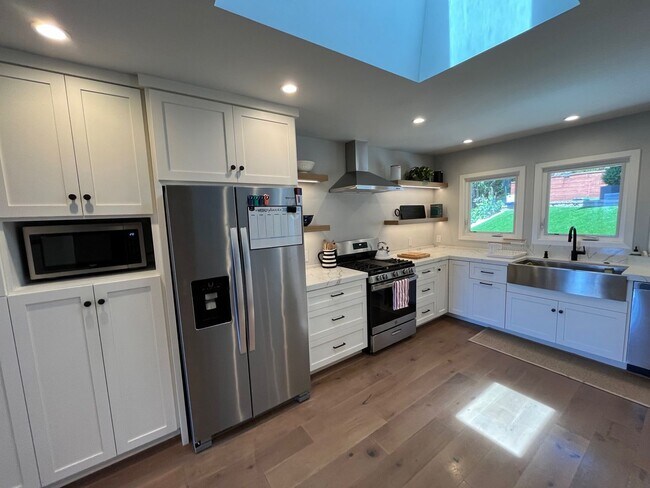 Building Photo - INCREDIBLE, MUST SEE MILL VALLEY THREE BED...