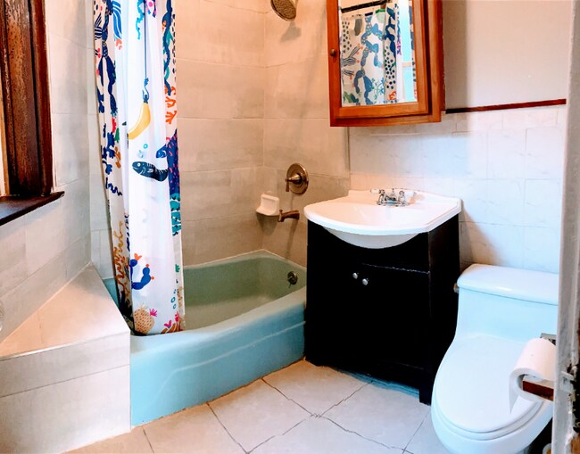 Building Photo - 3325 S Emerald Ave