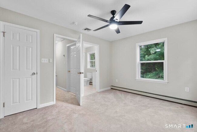 Building Photo - 815 S Pine Creek Rd