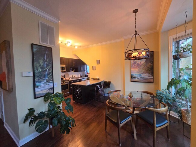 Building Photo - Rare opportunity in prestigious Hiram Square! First floor, condominium with 2-bedrooms & bonus ro...