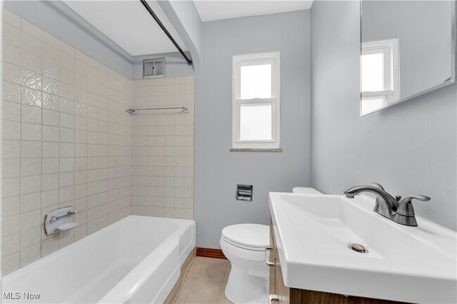 Building Photo - 3819 W 137th St