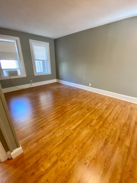 Building Photo - 1862 Beacon St