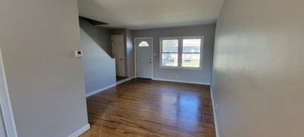 Building Photo - 2 Bed, 1 bath townhome for rent in Waterlo...