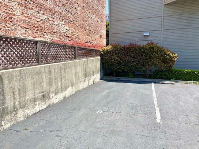 Building Photo - 1BR/1BA Renovated Condo on Fillmore Street...
