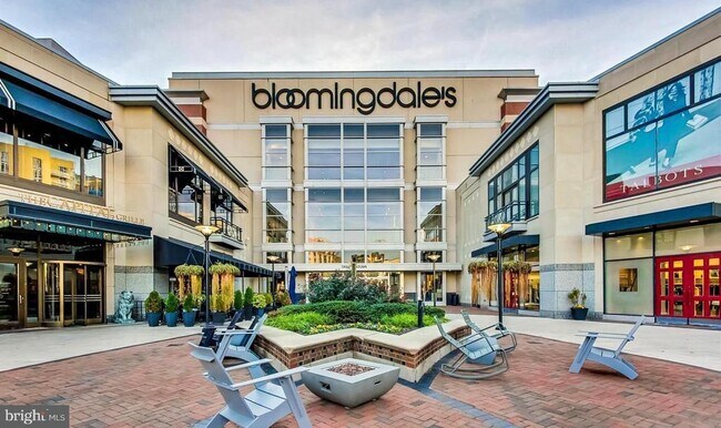 Building Photo - 4515 Willard Ave