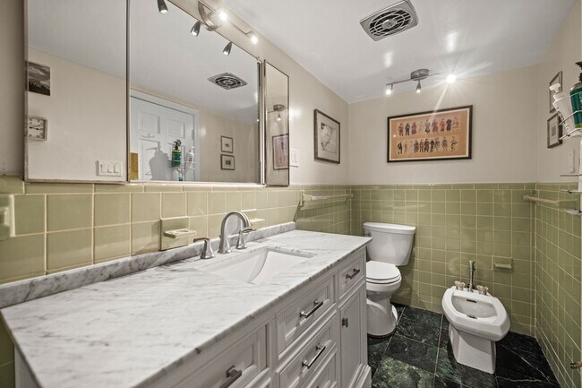 Building Photo - Foggy Bottom Home | 3 Bed | 2.5 Bath | 2,050 Sf | Large Private Patio