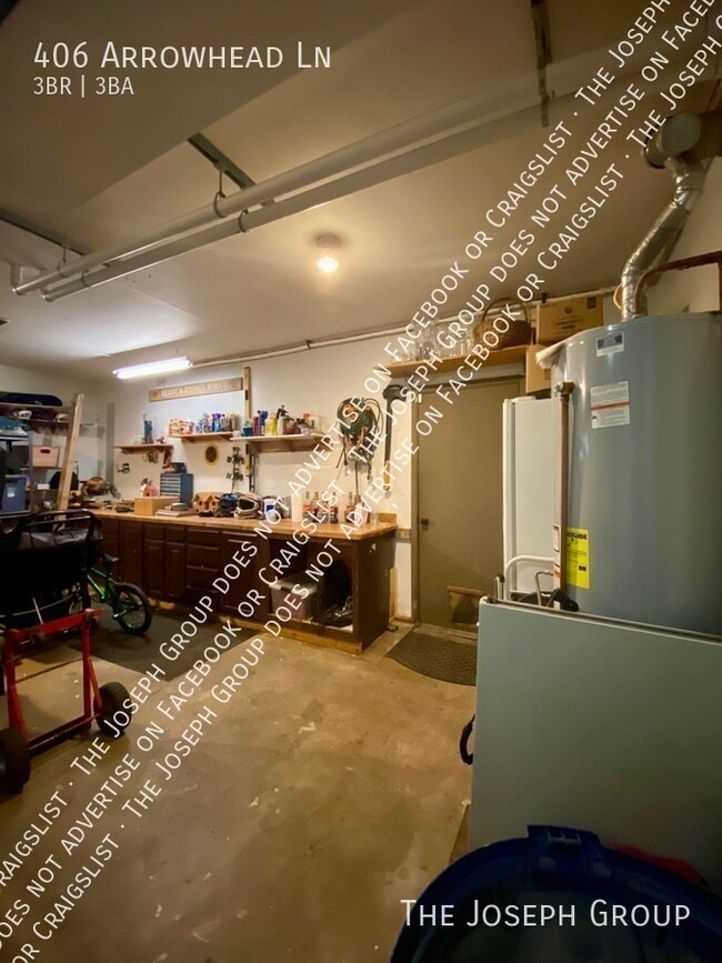 Building Photo - 406 Arrowhead Ln