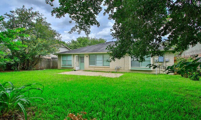 Building Photo - 4 Bedroom 2 Bathroom Cypress Home with Fireplace and Fenced Backyard