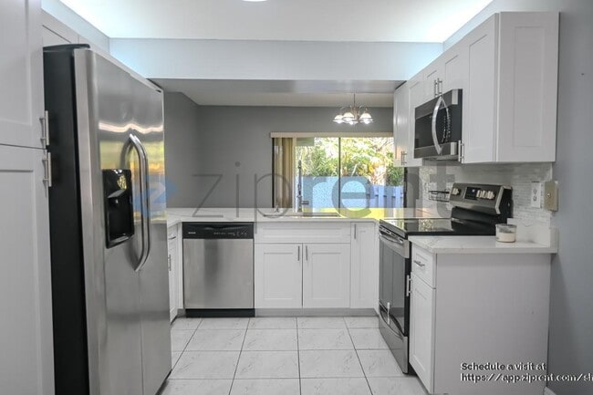 Building Photo - 9761 Riverside Dr