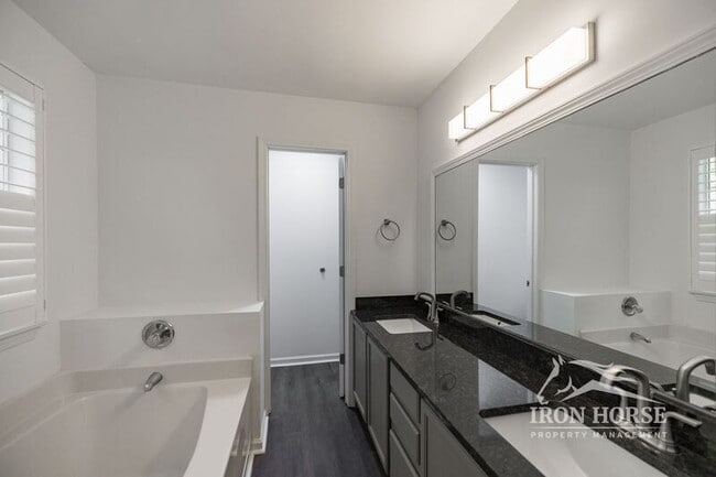 Building Photo - 1030 Hunter Trail