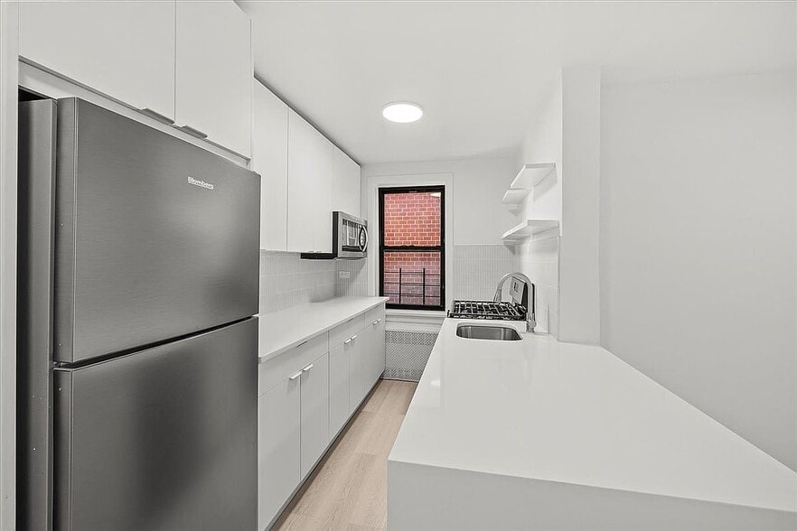 Building Photo - 3260 Netherland Ave