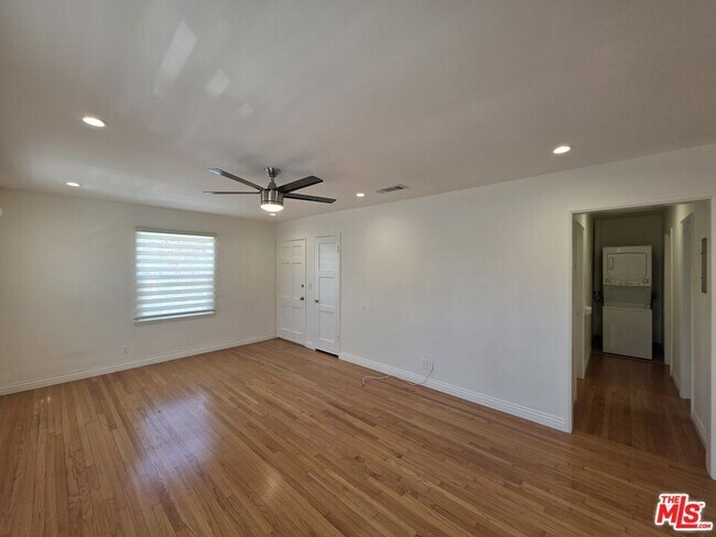 Building Photo - 102 Gaviota Ave