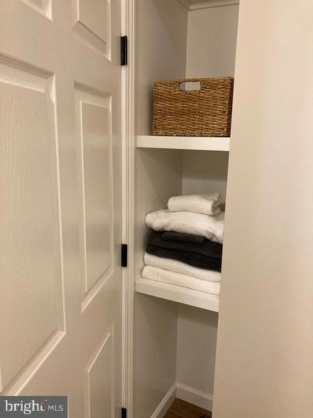 Building Photo - 376 E Main St