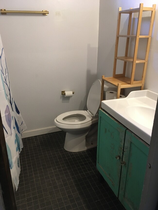 Building Photo - 1303 E 3rd St