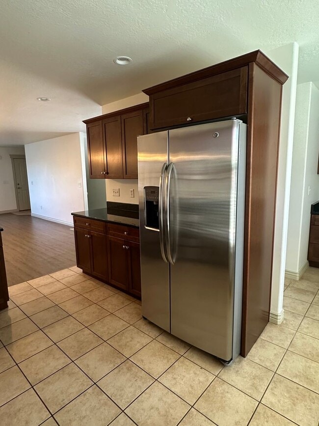 Building Photo - GET $1000 OFF THE FIRST MONTHS RENT!!!