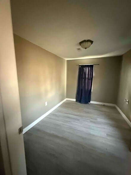 Building Photo - 207 Shields St