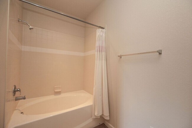 Building Photo - 2421 Owens Ave