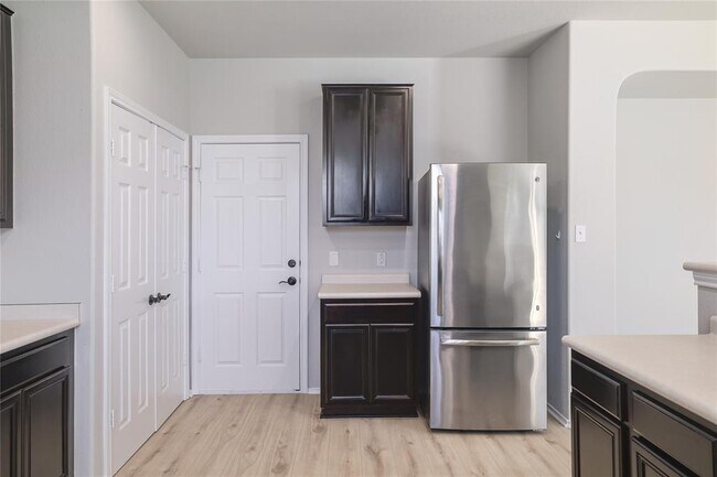 Building Photo - 315 Settlers Home Dr