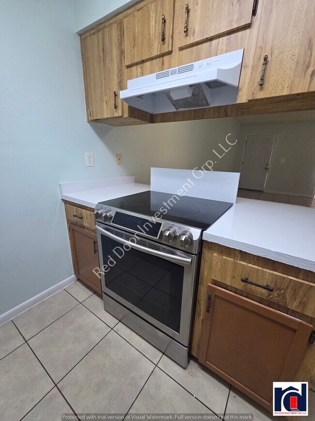 Building Photo - 2 Bedroom 2 Bath w/ Washer & Dryer~ Move in Ready!