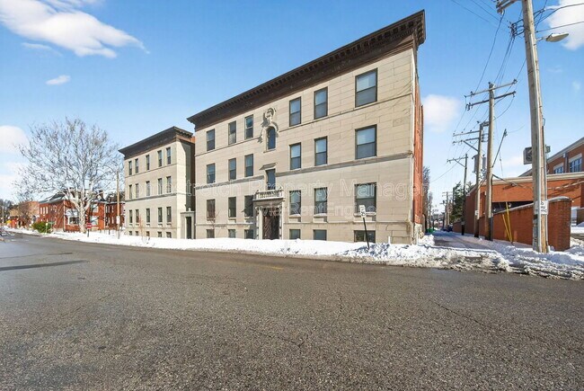 Building Photo - 322 N Boyle Ave