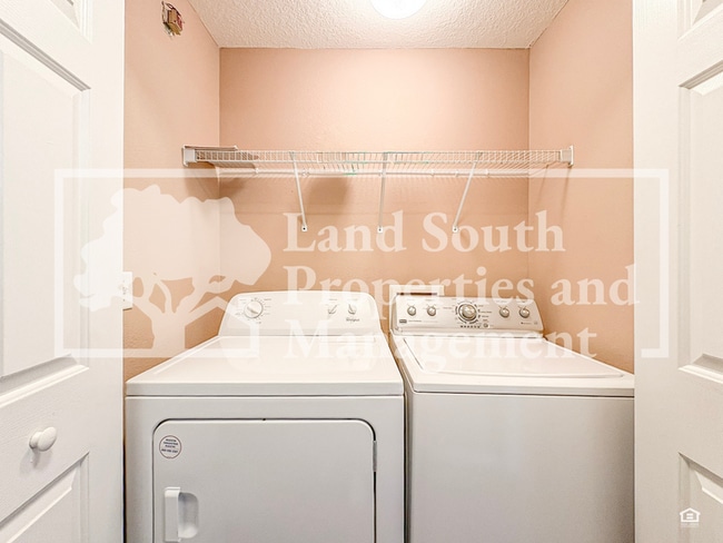 Building Photo - 5432 River Rock Rd