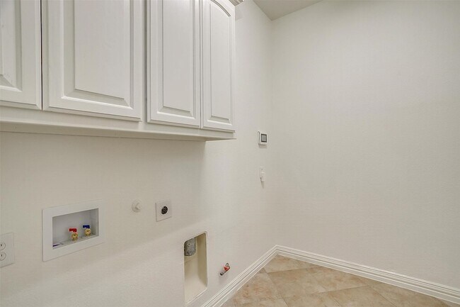 Building Photo - 8201 Choctaw Ln