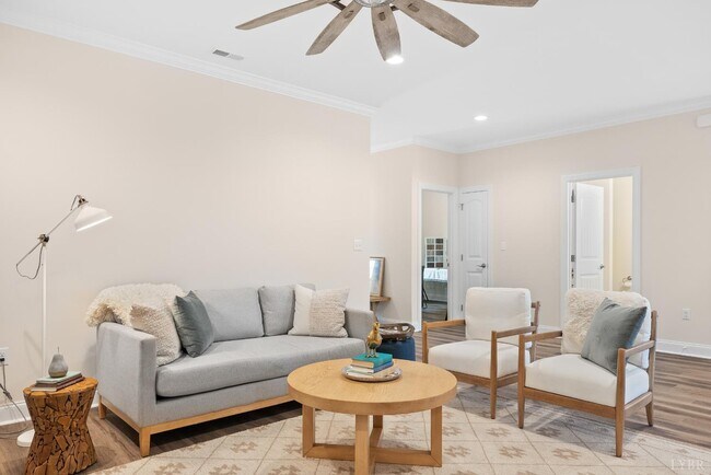 Building Photo - 157 Villa Oak Cir