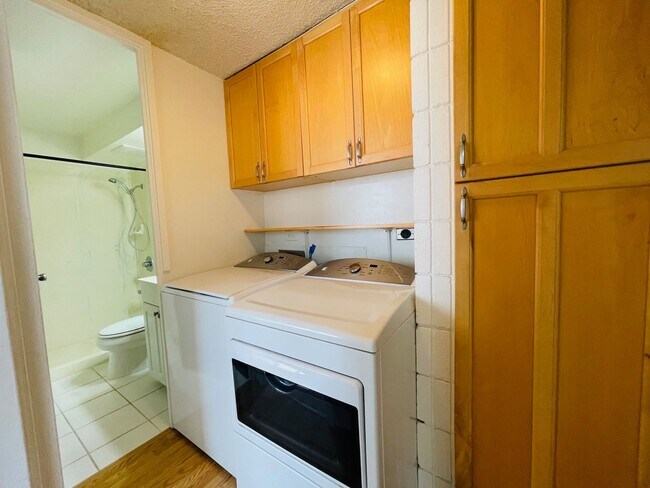 Building Photo - Partly Furnished 3-bedroom, 2-bath condo a...