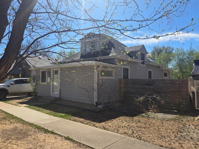 Building Photo - Spacious and Bright 3B Home in Longmont Available for August. Great Location!