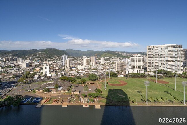 Building Photo - Studio in Hawaiian Monarch