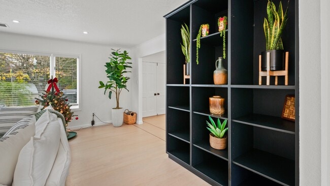 Building Photo - 1819 Cedar St