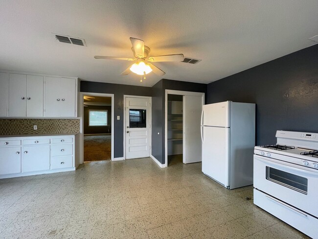 Building Photo - Charming 2-Bedroom Single-Family Home – Perfect for Comfort & Convenience!