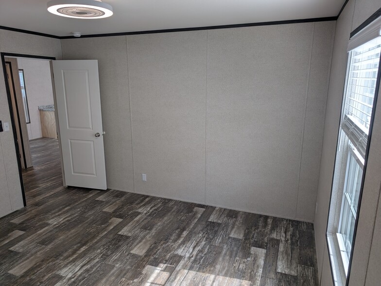 Building Photo - 3051 SW 50th St