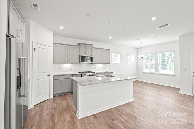 Building Photo - 15922 Parkside crossing Dr