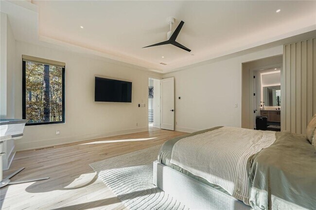 Building Photo - 1223 Mayfair Dr NE