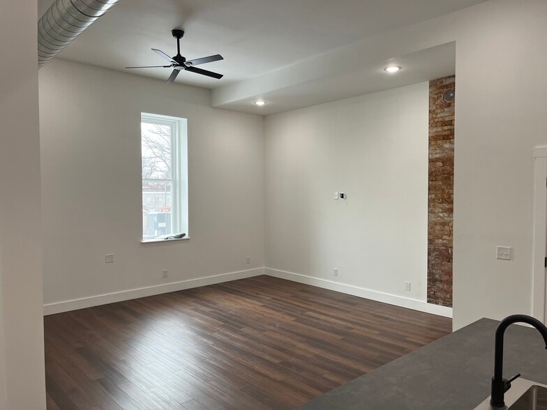 Building Photo - 174 Park Ave