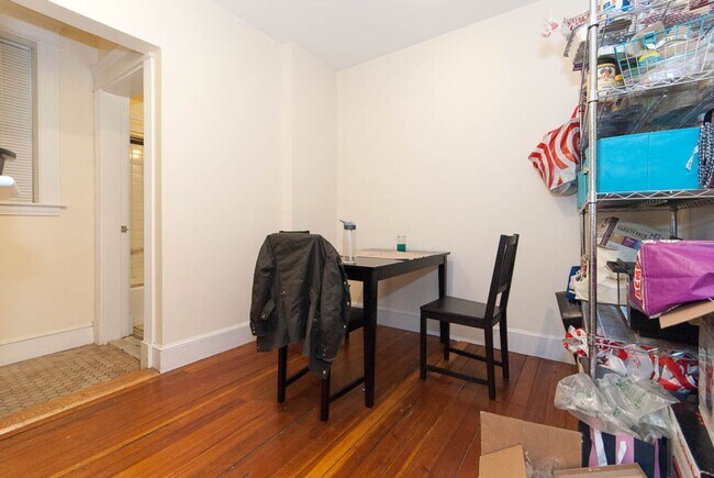 Building Photo - Modern Brookline 3bed / 1bath apartment on Saint Paul St near Boston University