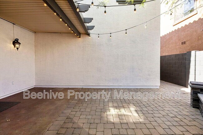 Building Photo - 2314 W Jake Haven