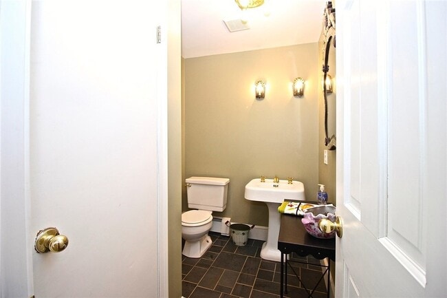 Building Photo - 434 Bellevue Ave