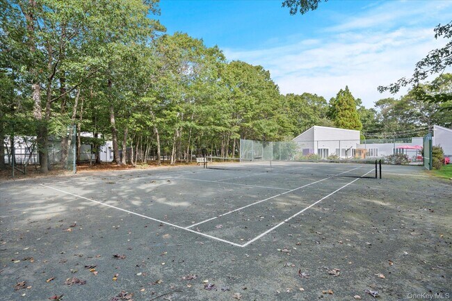 Building Photo - 5 Lakewood Ln