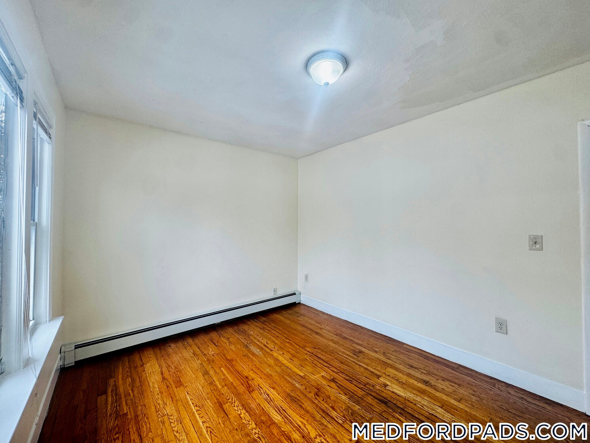 Building Photo - 569 Main St