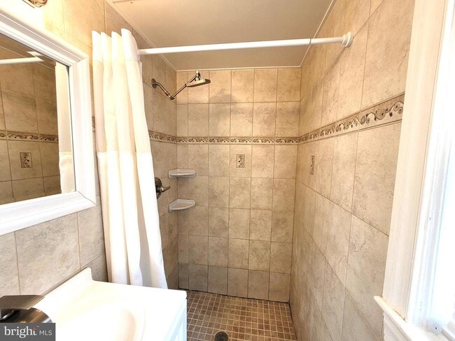 Building Photo - 6409 Higham Dr