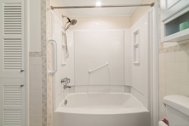 Building Photo - 46 Elaine Rd