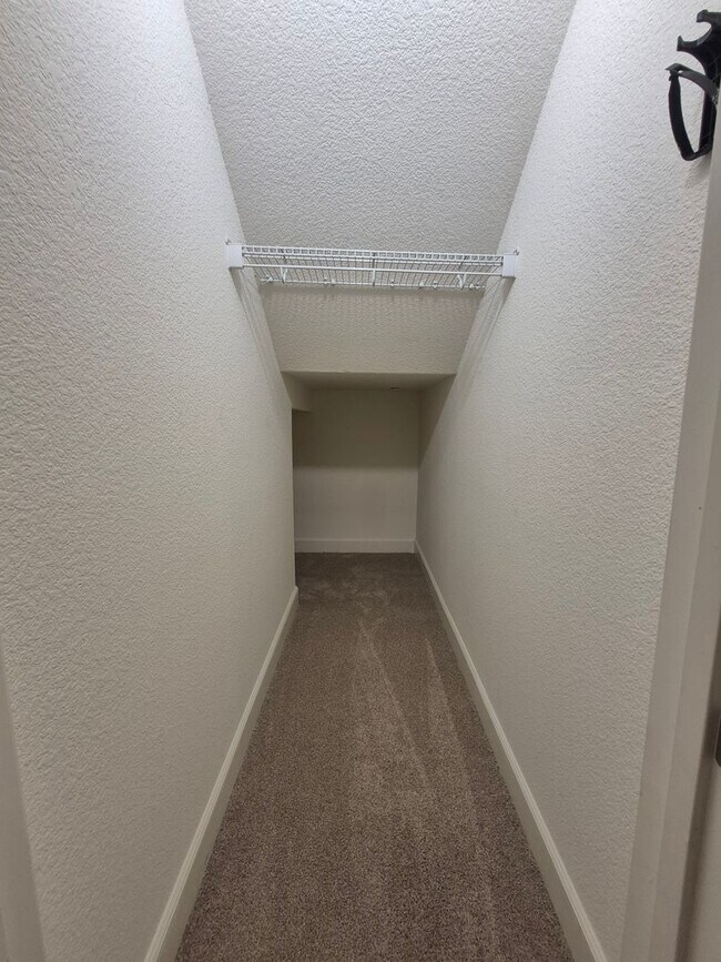 Building Photo - Gorgeous 4bd/2.5ba Two Story Home In Roseville!