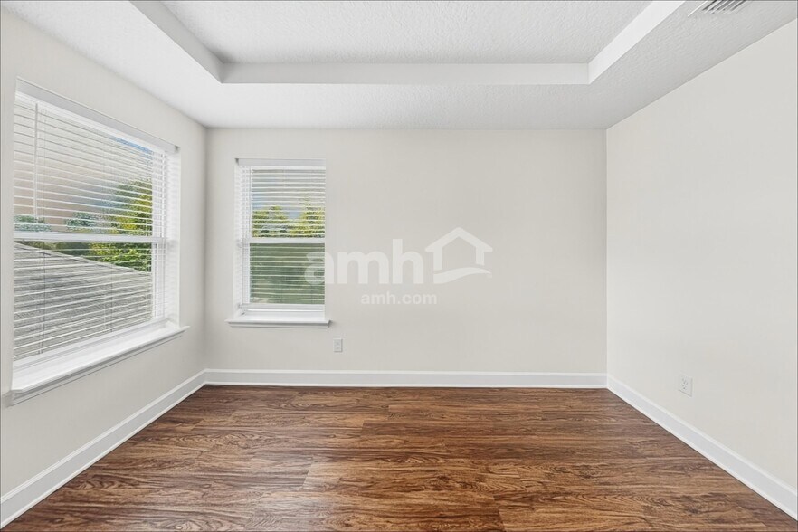 Building Photo - 31 Hiller Ln