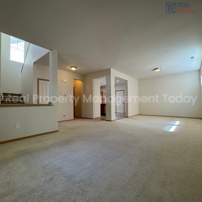 Building Photo - 3 Bedroom With Large Bonus Room!